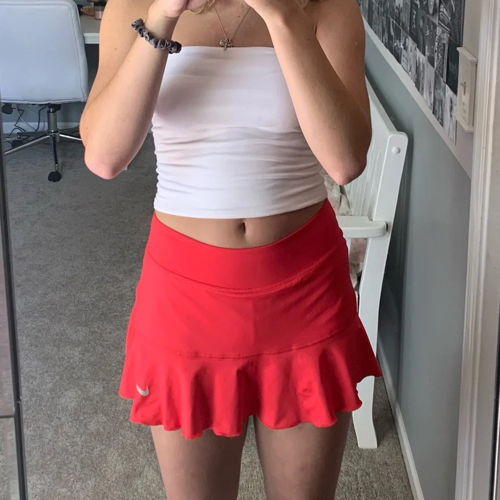 Nike Bright Red/Pink Golf Skirt - Picture 3 of 6